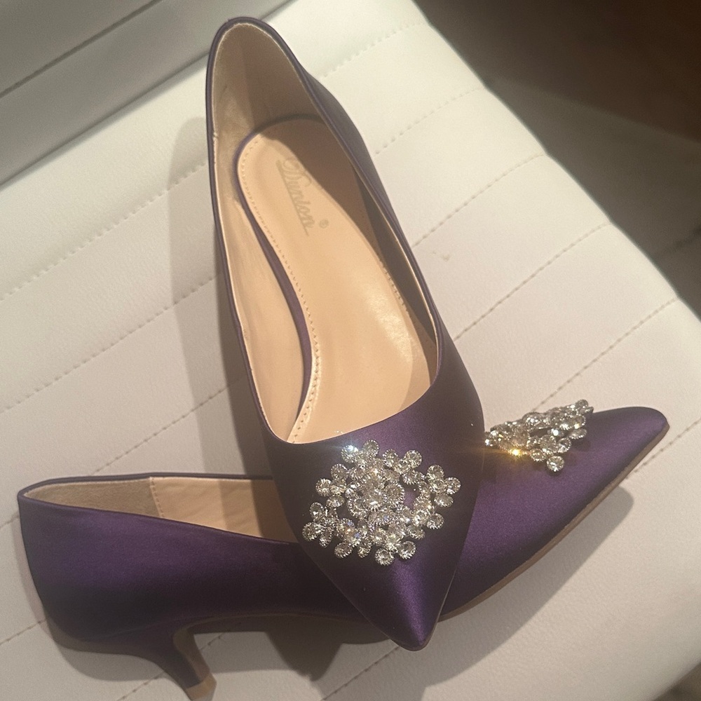 Elegant Purple Satin Pointed Toe Kitten Heels with Crystal Brooch 7 M